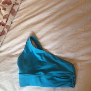 ATHLETA ONE SHOULDER SPORTS BRA.